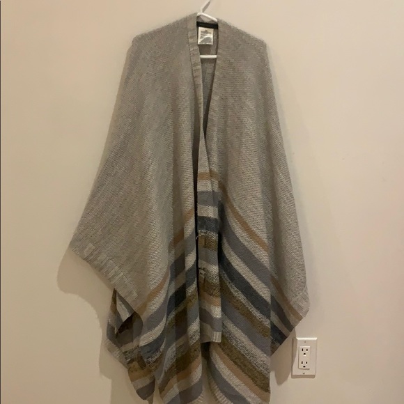 BCBG wrap poncho - Picture 1 of 3